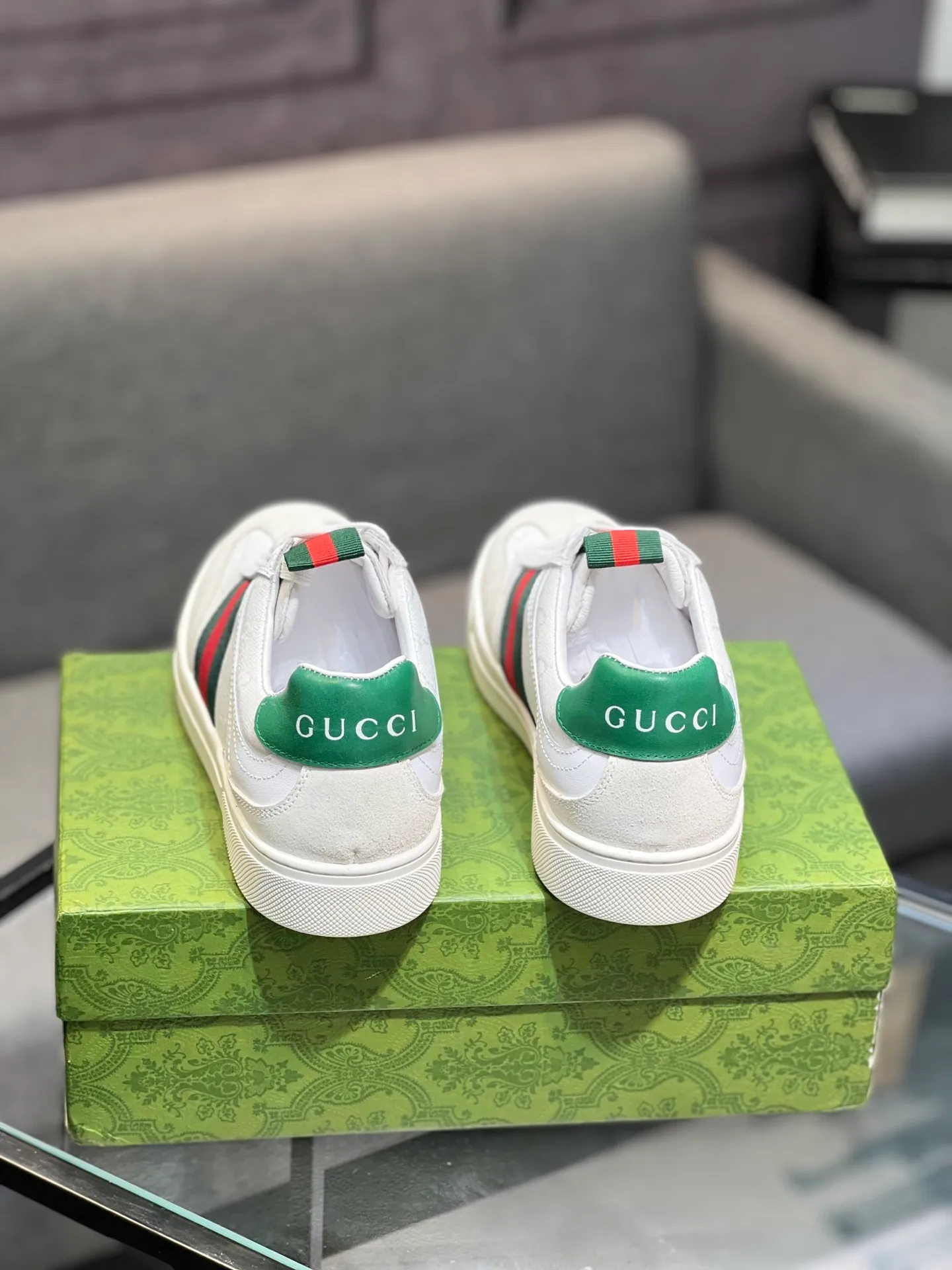 Men's Men's Shoes 💰440 Gucci Gucci's latest trendy shoes and casual shoes are popular in physical stores, new spring and summer comfortable imported custom original cowhide, unique jacquard fabric element design. With sheepskin lining, original bottom, 💪 details determine quality, you can enter and leave the counter at will, welcome to compare🇮🇹, code number 38-44 (45 customized)